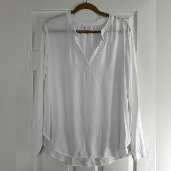 VELVET by Graham and Spencer
ROSIE RAYON CHALLIS BLOUSE IN WHITE size Large - Picture 3 of 10